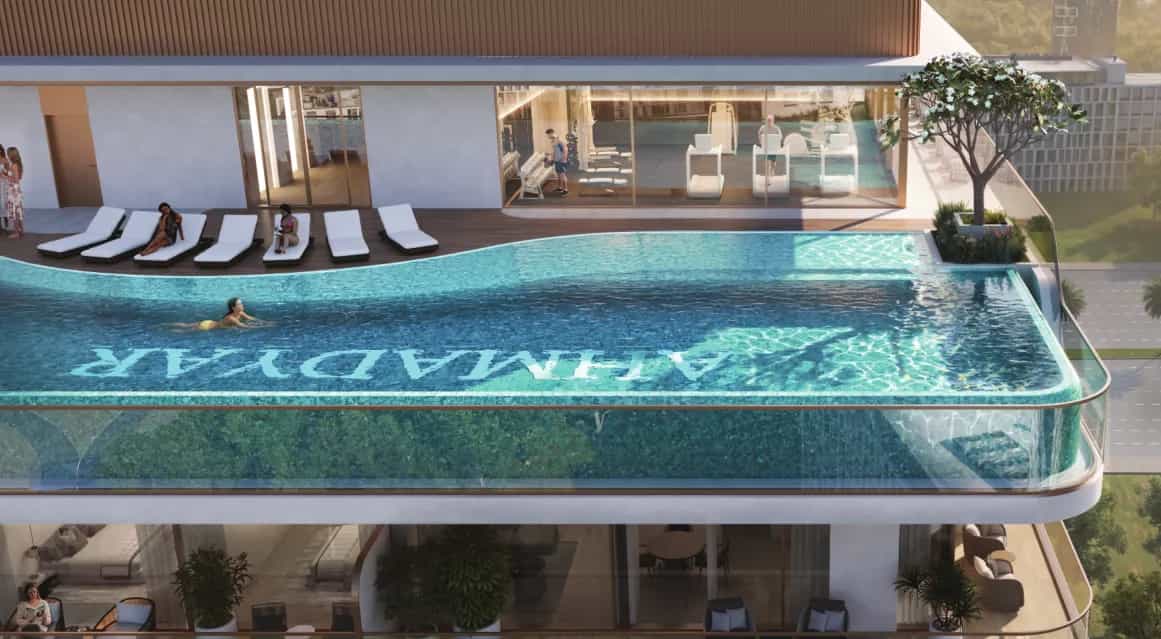 Infinity Pool & Pool Deck
