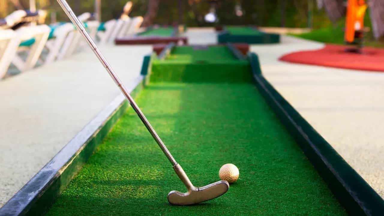 Mini-golf Course