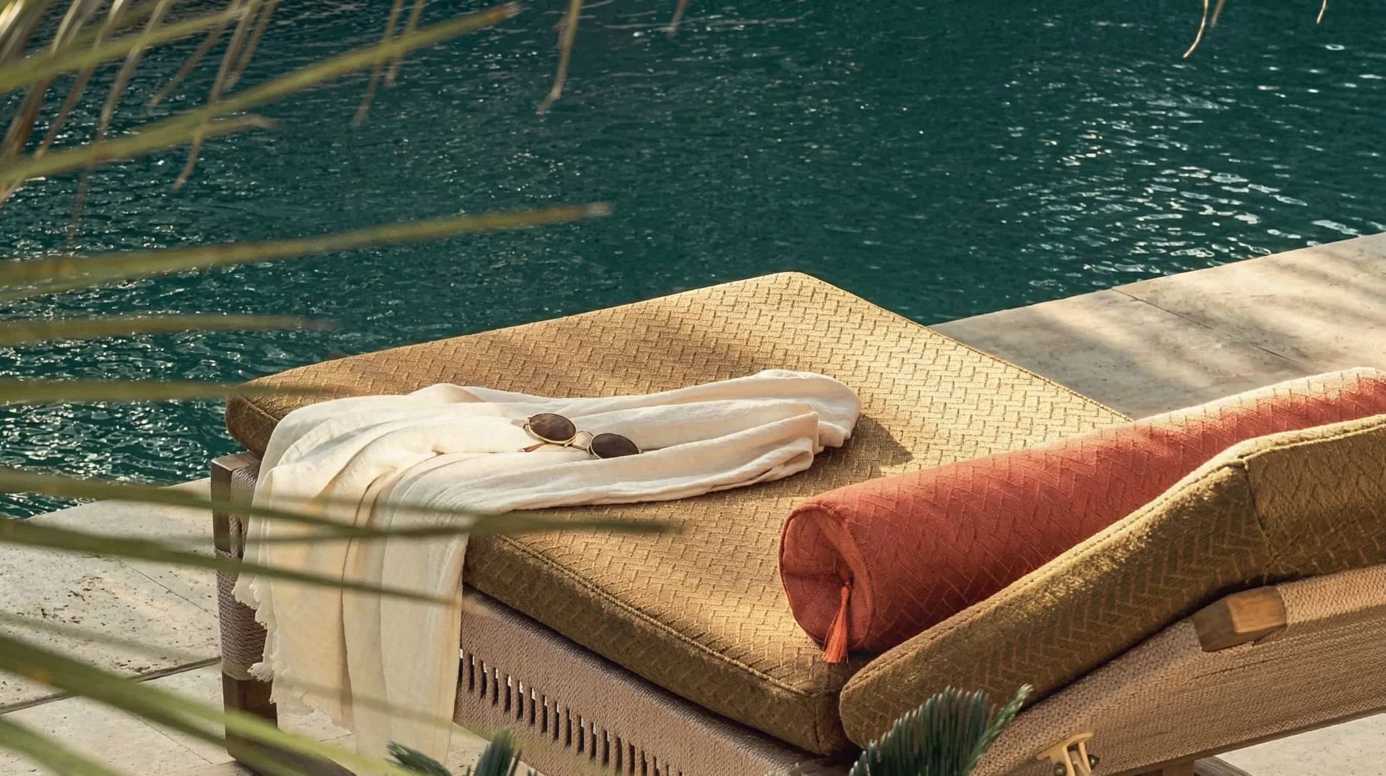 Pool Lounge